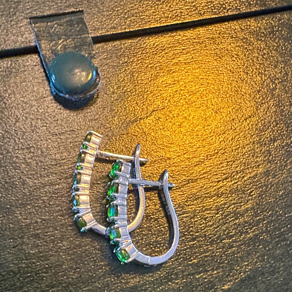 Elegant emerald and sterling silver Hoop Earrings - Picture 5 of 11